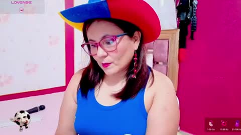 Snapshot of rubiqueens chatting on June 17, 2026, 9:27 pm RubiQueens online show from June 17, 2026, 9:27 pm