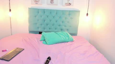 Rubii online show from February 9, 2025, 5:19 am