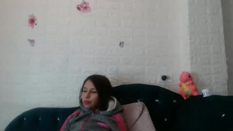 rubyemerald_ online show from December 19, 2024, 4:02 am