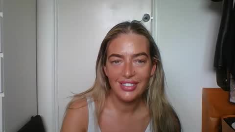 Snapshot of rubyredxxxoxxx chatting on October 9, 2025, 10:35 am rubyredxxxoxxx online show from October 9, 2025, 10:35 am