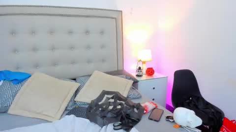 rubyreyes online show from October 28, 2025, 1:47 pm