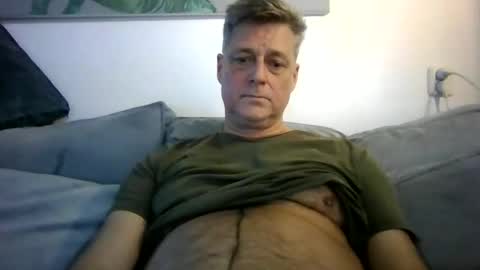 Snapshot of rudeski chatting on December 27, 2024, 2:54 pm rudeski online show from December 27, 2024, 2:54 pm