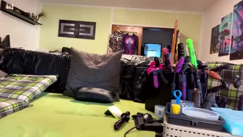 Snapshot of rudolphus_live_2018 chatting on May 1, 2026, 4:44 pm andy leyfield online show from May 1, 2026, 4:44 pm