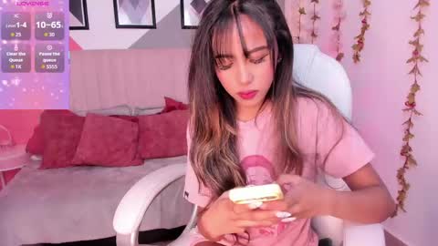 rue_zue online show from June 7, 2026, 12:31 pm