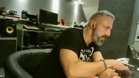 Chico que rico Caliente online show from January 21, 2025, 2:37 pm