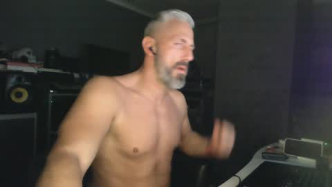 Chico que rico Caliente online show from February 4, 2025, 4:59 am