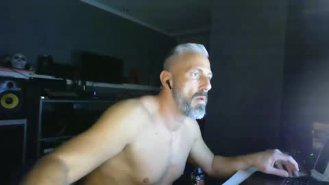 Chico que rico Caliente online show from February 21, 2025, 2:50 am