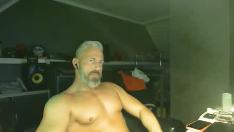 Chico que rico Caliente online show from September 18, 2025, 5:31 am