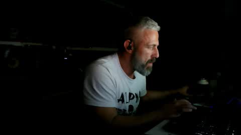 Chico que rico Caliente online show from January 16, 2026, 1:42 am