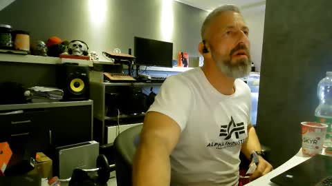 Chico que rico Caliente online show from February 5, 2026, 2:54 pm