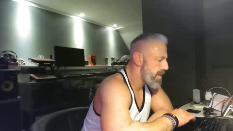 Chico que rico Caliente online show from February 17, 2026, 2:30 am