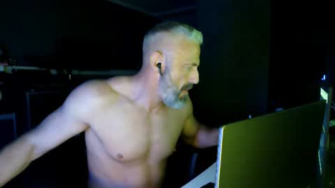 Chico que rico Caliente online show from July 14, 2026, 2:27 am