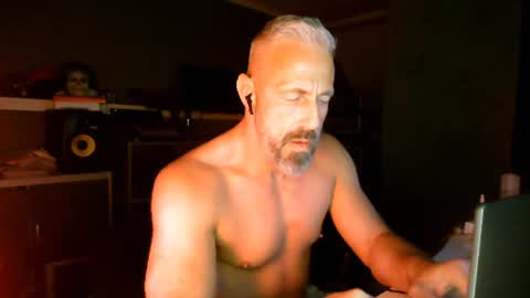 Chico que rico Caliente online show from July 30, 2026, 11:59 pm