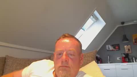Snapshot of runepetter chatting on September 17, 2025, 5:47 pm bignorwegian online show from September 17, 2025, 5:47 pm