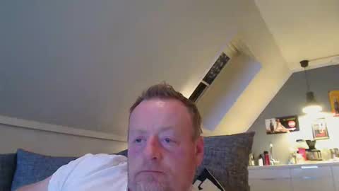 Snapshot of runepetter chatting on October 9, 2025, 8:18 pm bignorwegian online show from October 9, 2025, 8:18 pm