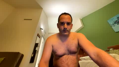 Snapshot of runner1978 chatting on October 28, 2025, 8:00 pm runner1978 online show from October 28, 2025, 8:00 pm