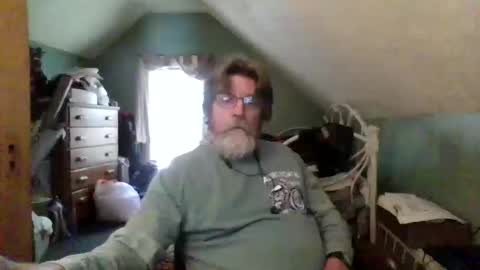 Snapshot of runningaround60 chatting on October 10, 2025, 6:18 pm runningaround60 online show from October 10, 2025, 6:18 pm