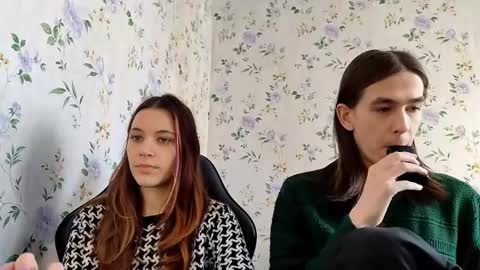Snapshot of rusmedium chatting on April 14, 2026, 7:14 am Lisa and Vlad online show from April 14, 2026, 7:14 am