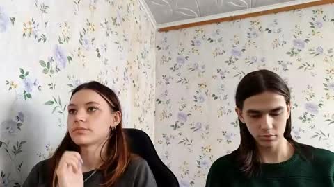 Snapshot of rusmedium chatting on April 17, 2026, 7:33 am Lisa and Vlad online show from April 17, 2026, 7:33 am
