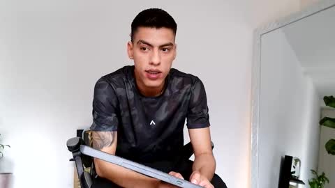  R U S S E L L  online show from October 12, 2025, 9:14 pm