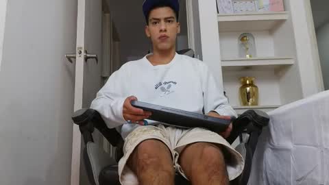  R U S S E L L  online show from February 2, 2026, 12:15 pm