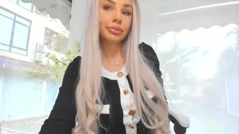 Ava online show from November 12, 2025, 11:43 am