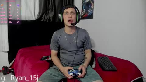 Snapshot of ryan15_ chatting on September 30, 2025, 1:43 am Ryan 15 online show from September 30, 2025, 1:43 am