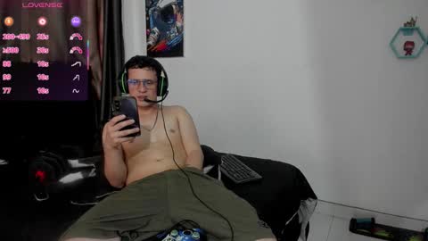 Snapshot of ryan15_ chatting on November 15, 2025, 5:53 pm Ryan 15 online show from November 15, 2025, 5:53 pm