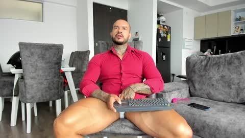 Snapshot of ryanjhonston chatting on April 6, 2026, 12:28 pm Ryan online show from April 6, 2026, 12:28 pm