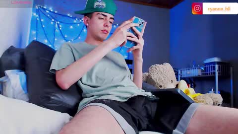 Snapshot of ryannhill_ chatting on October 17, 2025, 7:22 am Ryannhill  online show from October 17, 2025, 7:22 am