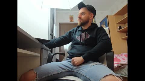 Ryanstone  online show from November 17, 2025, 4:40 am