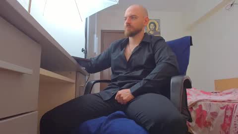 Ryanstone  online show from May 6, 2026, 3:35 am