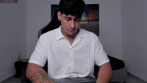 ryanwhite3 online show from April 24, 2026, 11:07 pm