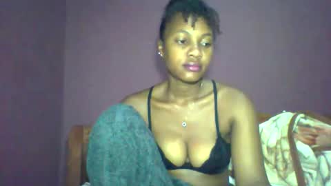 Snapshot of rycie chatting on November 19, 2025, 6:35 am Rycie online show from November 19, 2025, 6:35 am