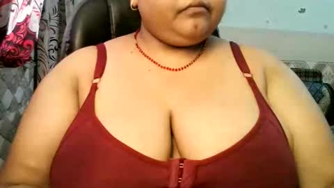 HotLovers online show from May 17, 2026, 10:11 am