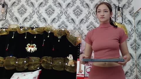 Saara Brown online show from December 17, 2024, 7:04 pm