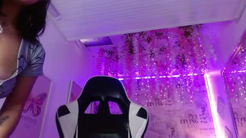 Snapshot of saara_martin chatting on April 23, 2026, 12:15 pm 1 online show from April 23, 2026, 12:15 pm