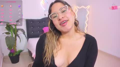 Snapshot of saaya_tay chatting on September 18, 2025, 3:41 am saaya_tay online show from September 18, 2025, 3:41 am