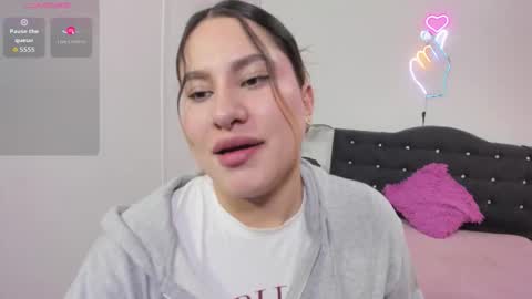 Snapshot of saaya_tay chatting on October 7, 2025, 3:04 am saaya_tay online show from October 7, 2025, 3:04 am