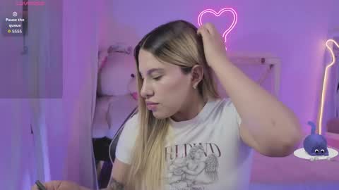 saaya_tay online show from April 28, 2026, 3:33 am