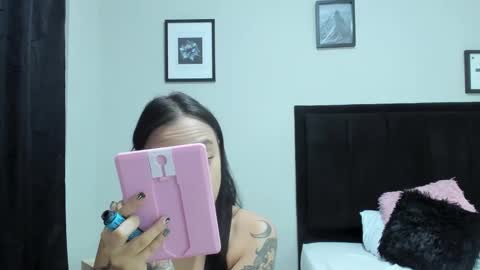 Snapshot of sabbrand_ chatting on October 25, 2025, 7:19 pm online show from October 25, 2025, 7:19 pm