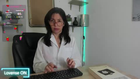 Snapshot of sabinadeluxe_cg chatting on October 11, 2025, 1:42 pm sabinadeluxe_cg online show from October 11, 2025, 1:42 pm