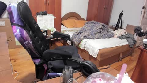 1141323  my Lord Mister Max   moms treasure online show from December 18, 2024, 7:52 pm
