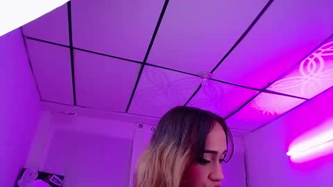 sabrina fox online show from September 12, 2025, 5:07 am