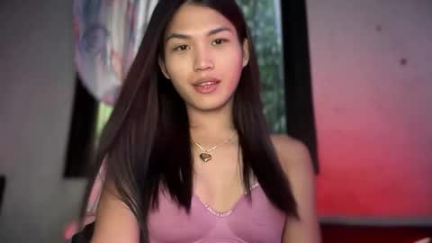 Snapshot of sabrina_maxx chatting on November 4, 2025, 5:06 am Nadine online show from November 4, 2025, 5:06 am