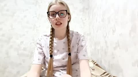 Snapshot of sabrinahandlin chatting on April 15, 2026, 6:04 pm Sabrina online show from April 15, 2026, 6:04 pm
