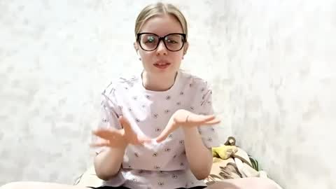 Snapshot of sabrinahandlin chatting on April 21, 2026, 6:12 pm Sabrina online show from April 21, 2026, 6:12 pm