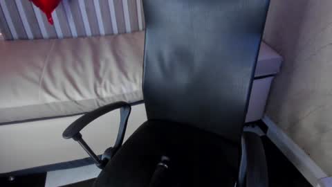 mariana  online show from February 4, 2025, 2:28 am
