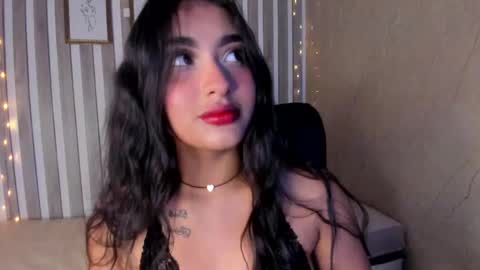 mariana  online show from February 11, 2025, 11:22 pm