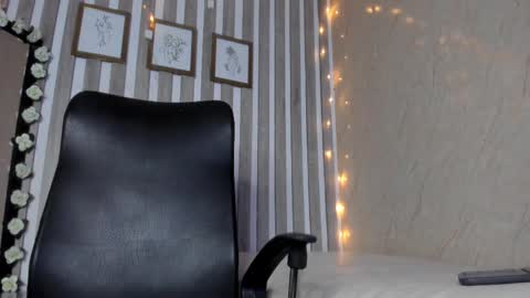 mariana  online show from March 5, 2025, 12:38 am